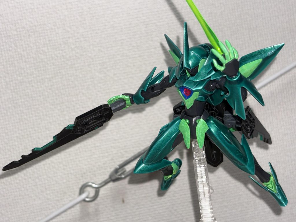 取り外してファルシアブレードとなります。元のソードが突きを重視した武装でしたが、こちらは斬撃の重さを重視!