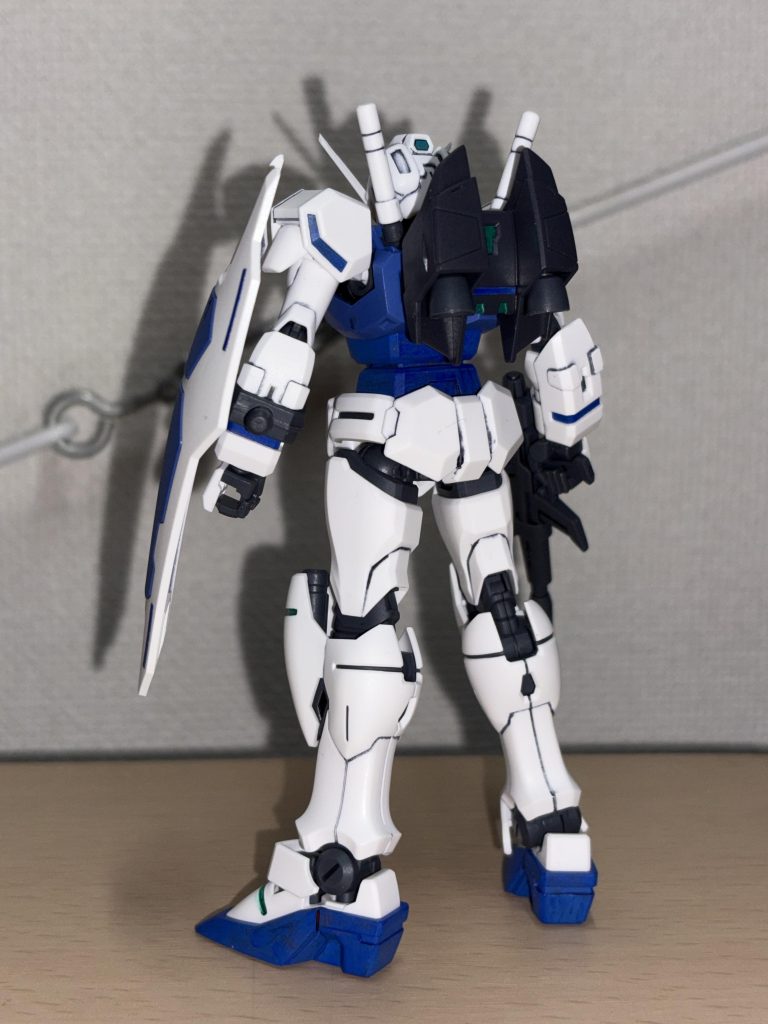 機体本体に貼る黒いシールは青く塗って貼ってます。