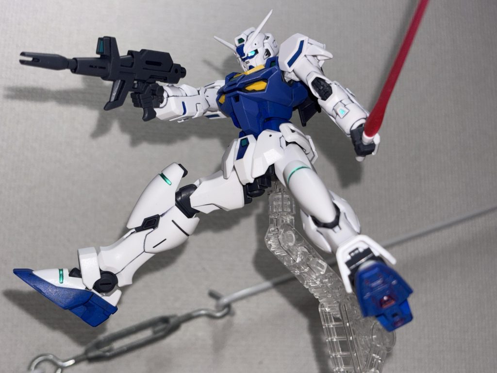 上空から降下してきて射撃!