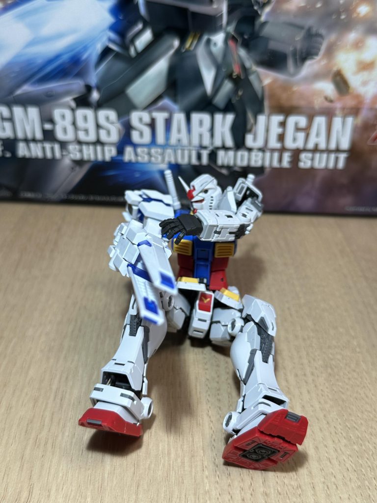 作品名：<p>ガンダムのおっちゃん「わ….わしの右腕どないなってしもうたんや！！」ってなってるおっちゃん(今作ってるHGが疲れたからできたパーツで遊んでる)</p>