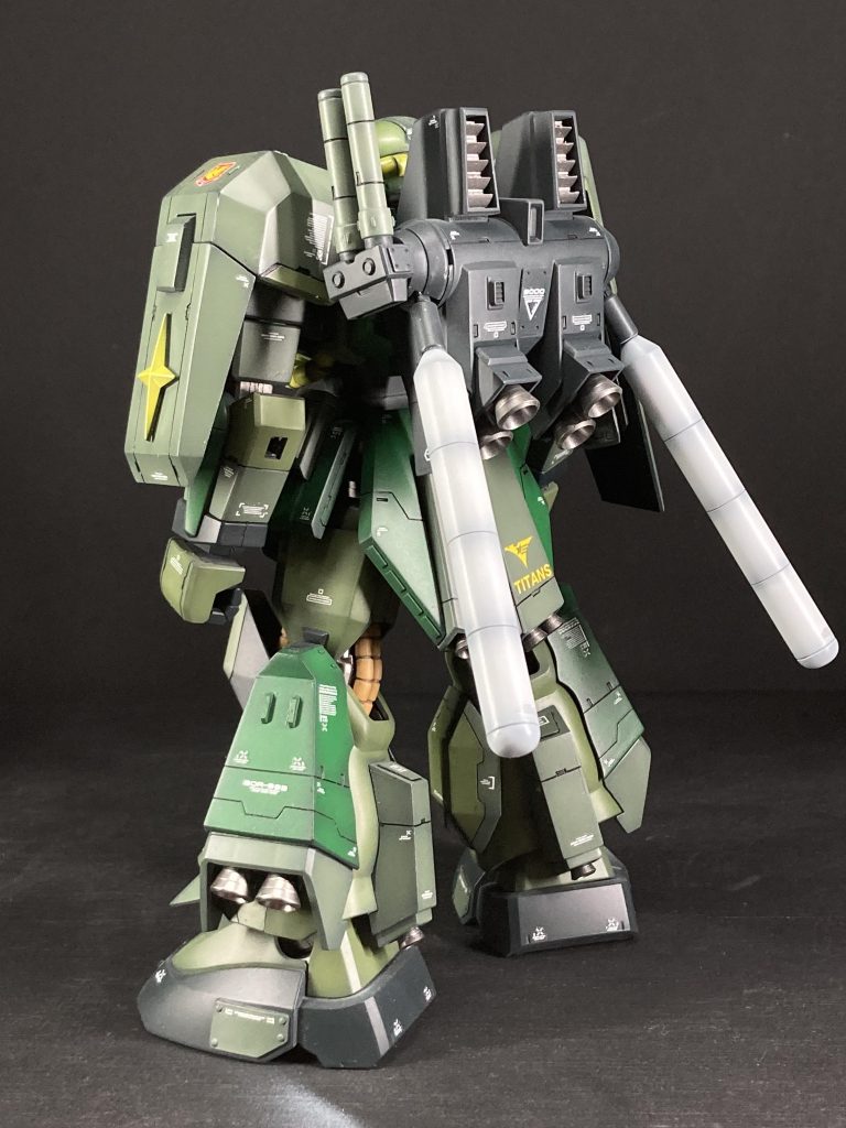 バックパックも少しイジりました。