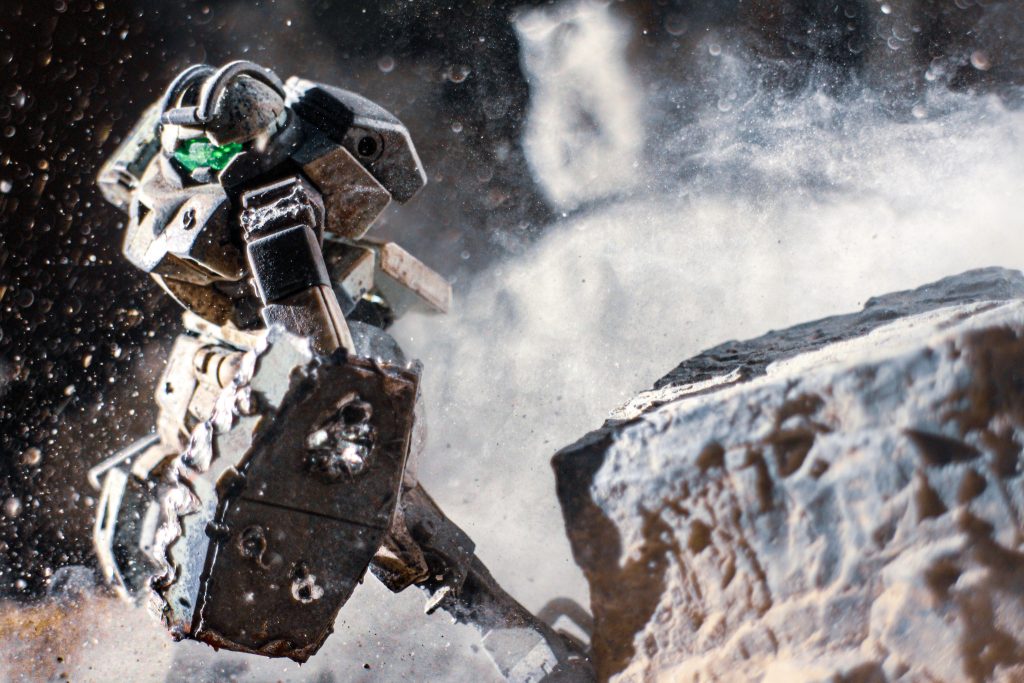 修理できてない設定で、一部わざとパーツを外しましたシールドは特に状態が悪くて、廃棄寸前のものを使ってる形でウェザリングしましたがもっとうまくチャレンジしたいですね(zaku-kao9)