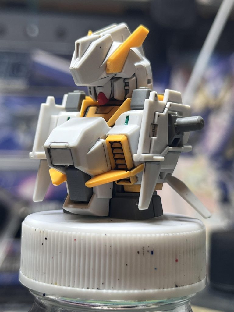 脇の部分の小さいウイングもかなりポロリしてストレスだったので接着しました。