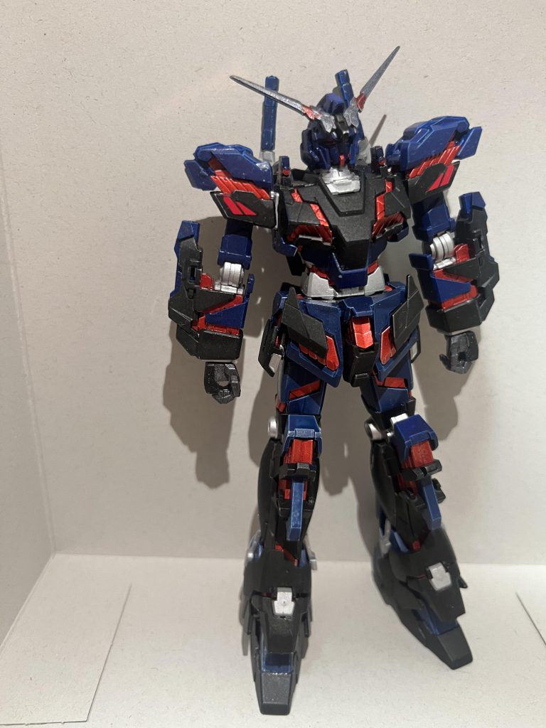 青いユニコーンでブルーバードでBBにするつもりで作成開始しましたがとある方のバンシーに影響を受けて黒を追加してったら思った以上に黒いユニコーンに笑ブルーブラックでもBBだしブラックバードでもブルーバードでもとりあえずBBは BBという事で笑