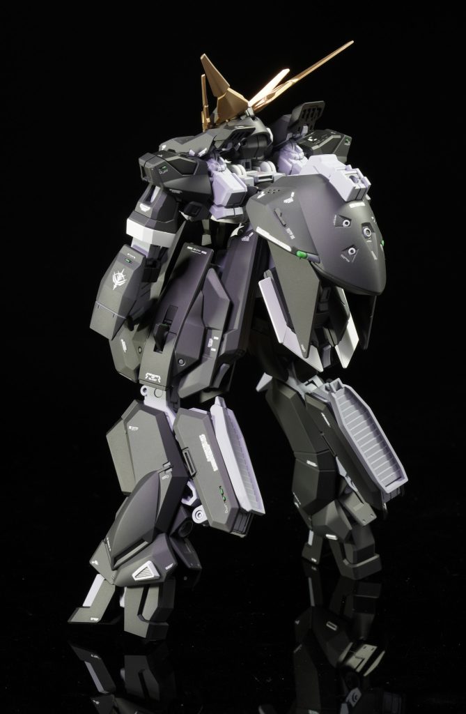 今回はポージングなしです!こいつのポージング難しいのとパーツ構成的にこすれる部分が多いので塗装剥げが怖くてパスしました!そもそもバーザムⅡは素立ちが一番カッコいいと思っています!!