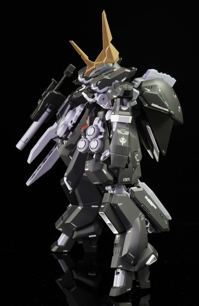 塗装前は圧倒的に閉じた状態のほうが好みでしたが、このカラーリングだと展開したガンダムっぽい状態のほうがお気に入りですねーユニコーンバンシーみたいですよね