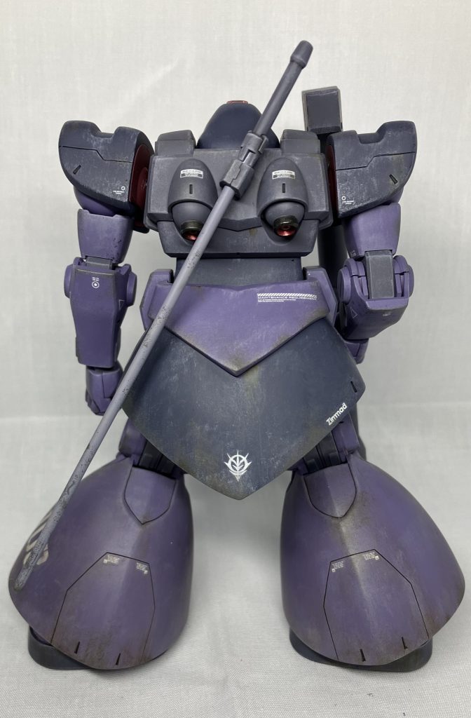 バックスジボリの追加はほとんどしていません。デカールも控えめです。その代わり珍しくチッピングやドライブラシ等に取り組んでいます。