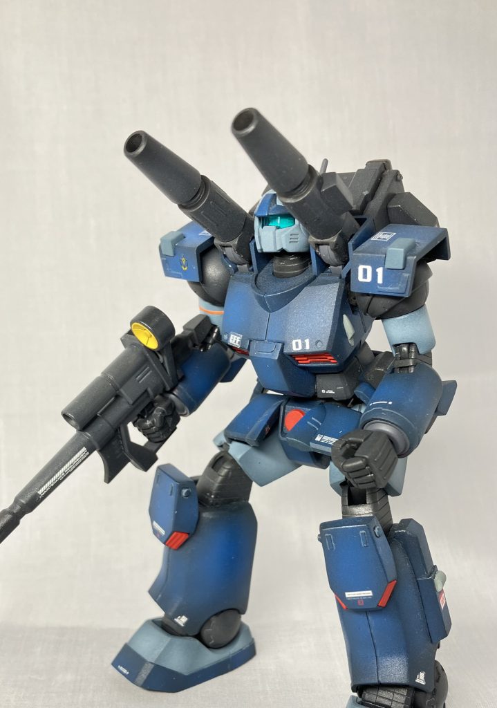 砲撃姿勢華奢なので、太ももだけですが太らせています!濃い方の青はベースの色、暗め、明るめと3段階でグラデーションをした記憶はありますが、写真で見るとあんまりわかんないですね💦