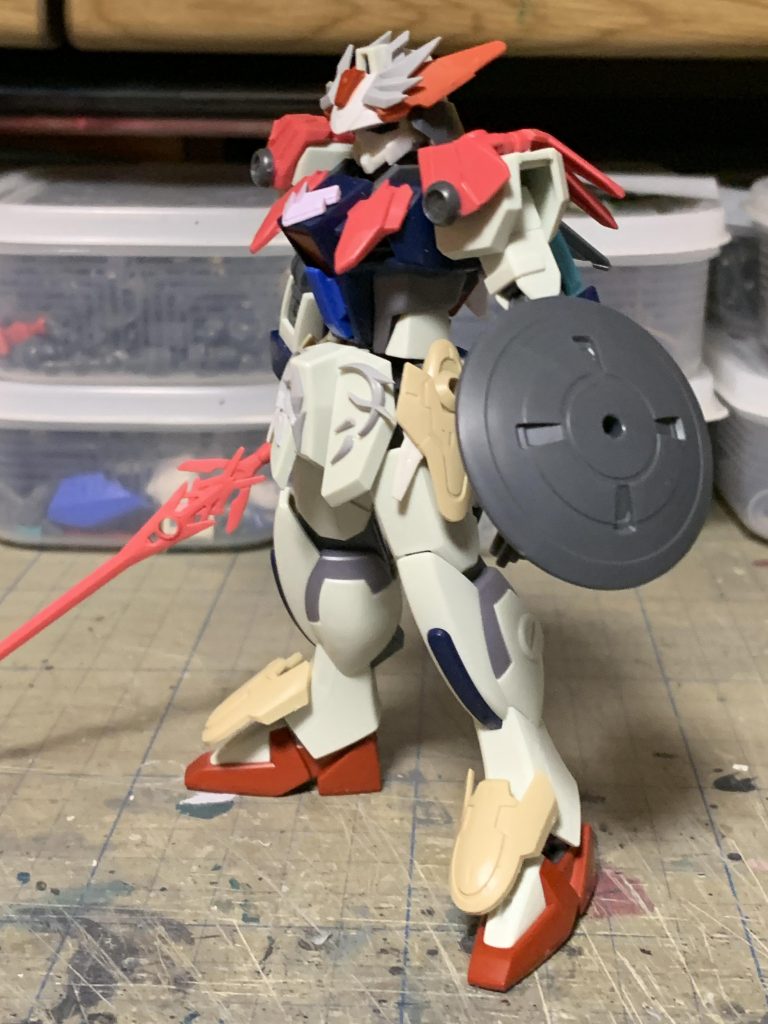 あとせっかくなので盾を持たせました。接続はダガーの接続パーツに30MMのオプションを貼り付けています。なお、本体は全く改造しておりません。