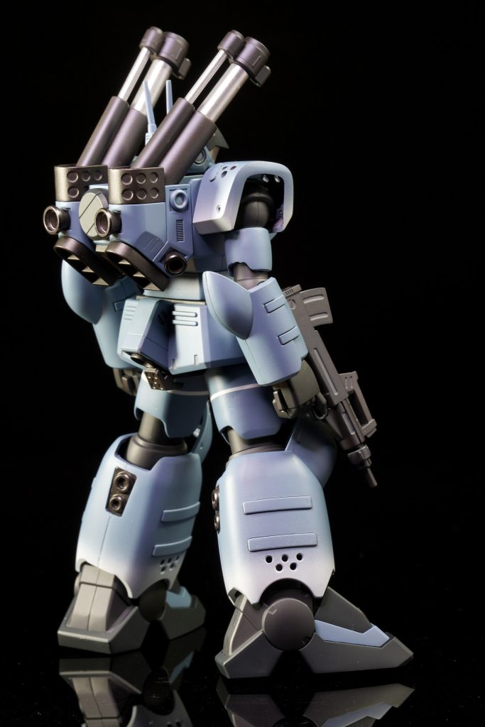 肩装甲のブチ穴ですが、4か所ある中の1か所失敗したので雑にプラ板で塞いでいます、、ｗ今回はウェザリングする予定だったので表面処理を含めて結構甘い状態にて進行しておりました。どうせ汚したらわからなくなるからねー