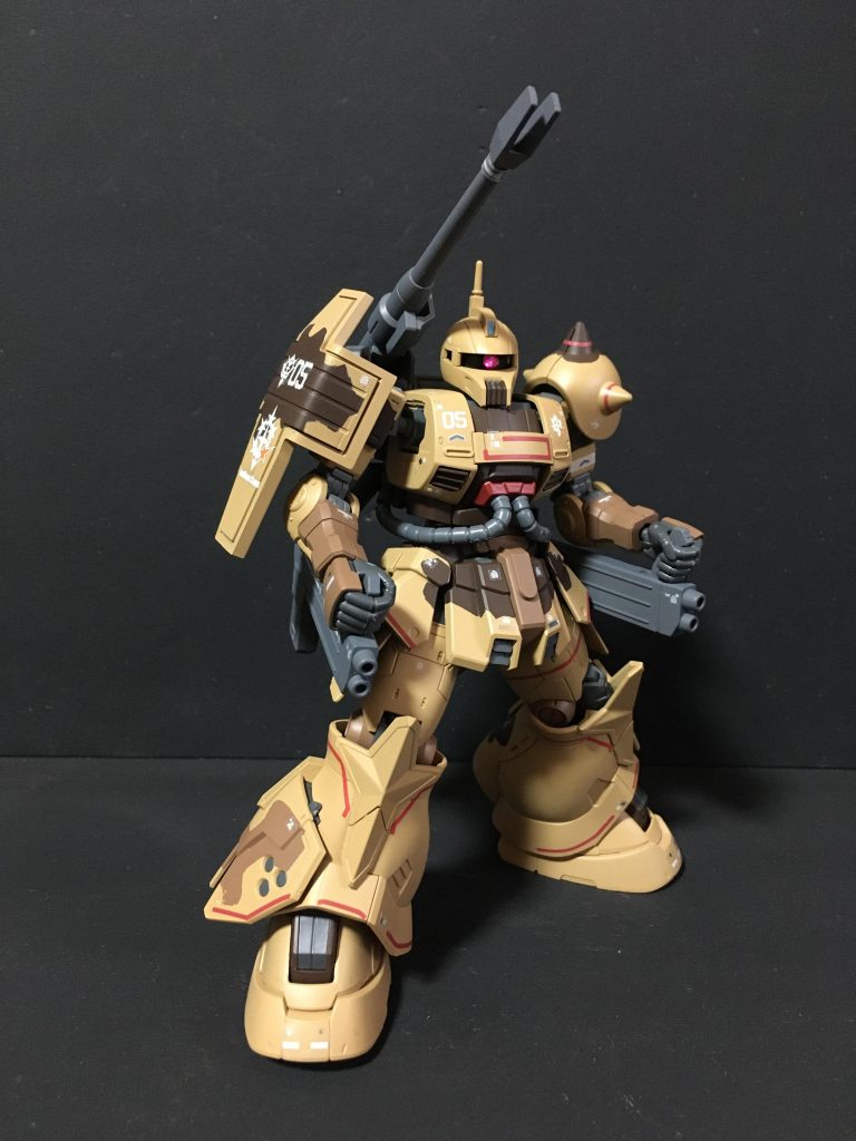 ザクキャノン(上半身)と高機動型ザク地上用(下半身)をミキシングしています。