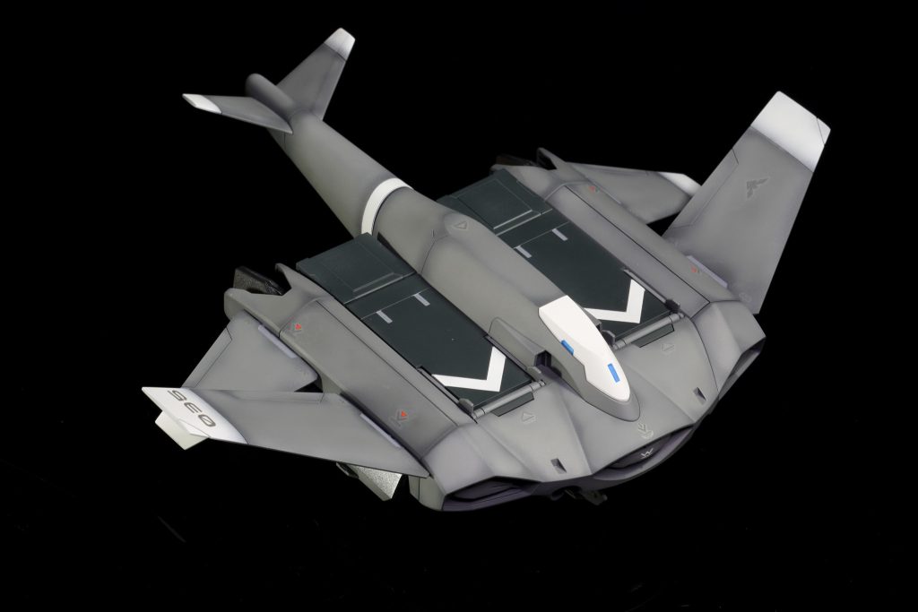 ヨドバシドットコムで600円とかなり安く売られていたので購入してました。パチ組で放置していたのですが、キャリバーンの支援機として全塗装にて完成させました。