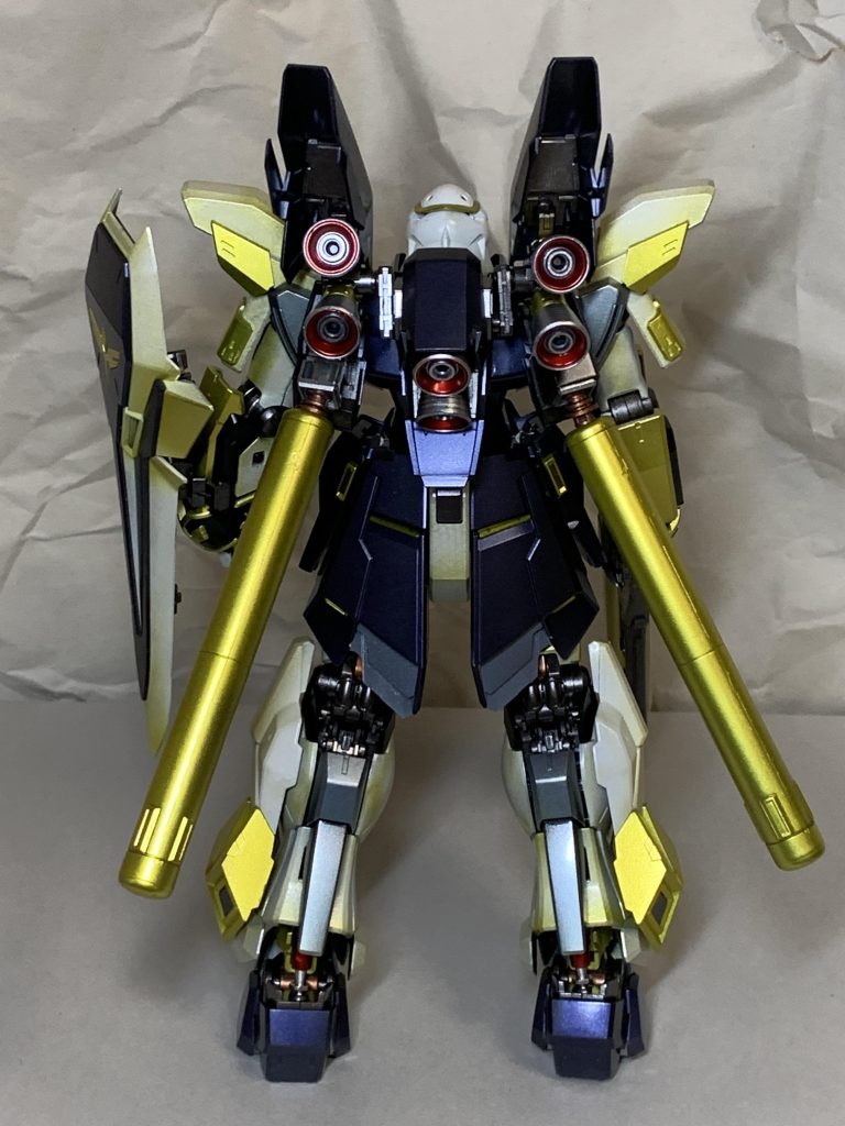 後バーニアの中と足のシリンダー部はキャンディーレッドで塗りました。