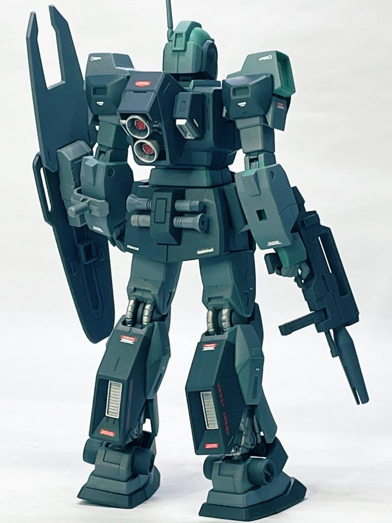 ネービーブルーを主にグレーを差し色に。ムーバブルフレーム(？)などチラ見する関節部分とかシルバーをいれて映えるようにしたけどわかりづらいですよね。