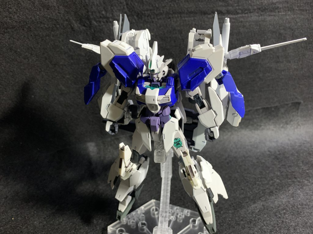 上半身はフェイクニューアーマーで盛りヒザはガードをビルダーズパーツのスタビライザーに交換