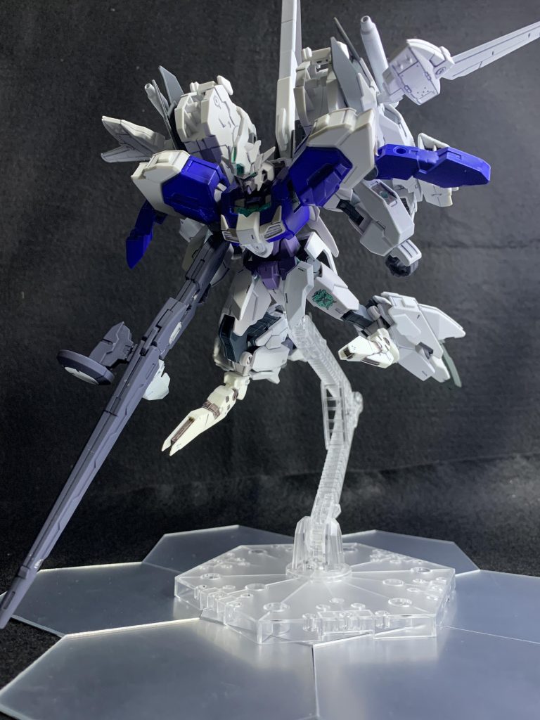 困ったのはここからです。かっこいいポーズができません!本物のEX-Sも可動が難しいキット、EX立ち以外のポーズが無い!このフェイクも背負い物が重量があり各部関節もアーマーの重さに負け撮影も苦労の連続です。