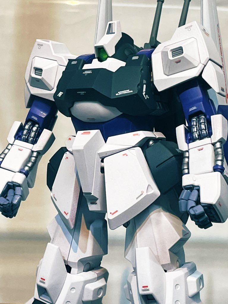 先日発売したミスターカラーGGXを使用しましたが隠蔽力高めでいい感じです。