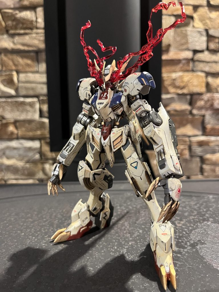 先ずは素立ちから!今回も過去作の鉄血機体同様ディテールアップ全塗装に加えウェザリングと眼光エフェクトを追加して制作しています♪