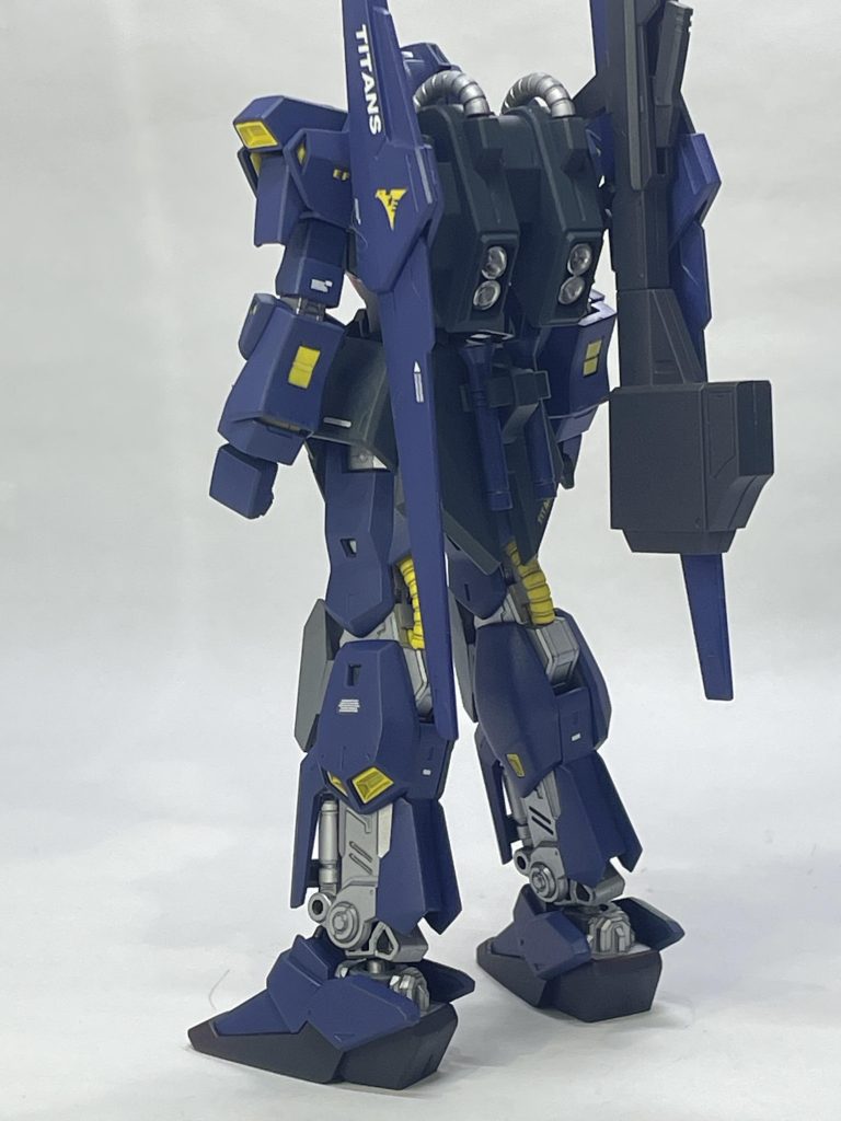 ムーバブルフレームはシルバーに塗装。濃い目のボディにはチラ見が映えていい感じかなと。