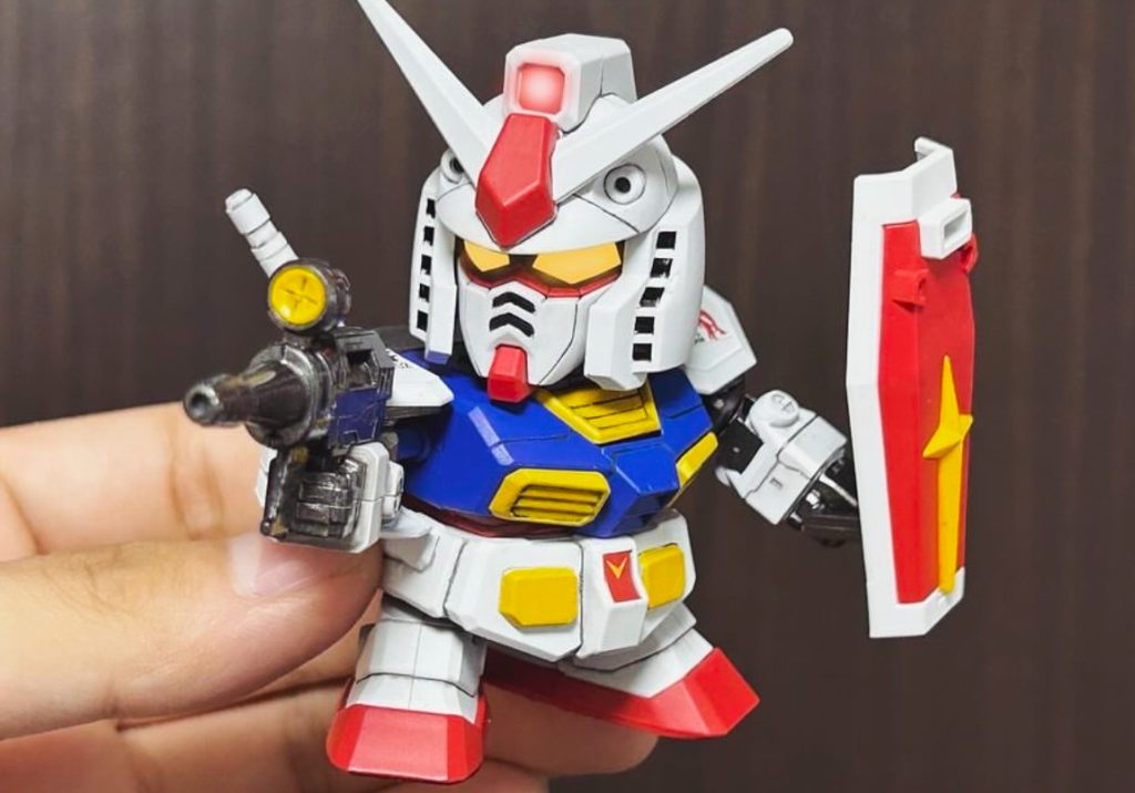 武装はビームライフルのみ。バズとビームサーベルはサボってます。