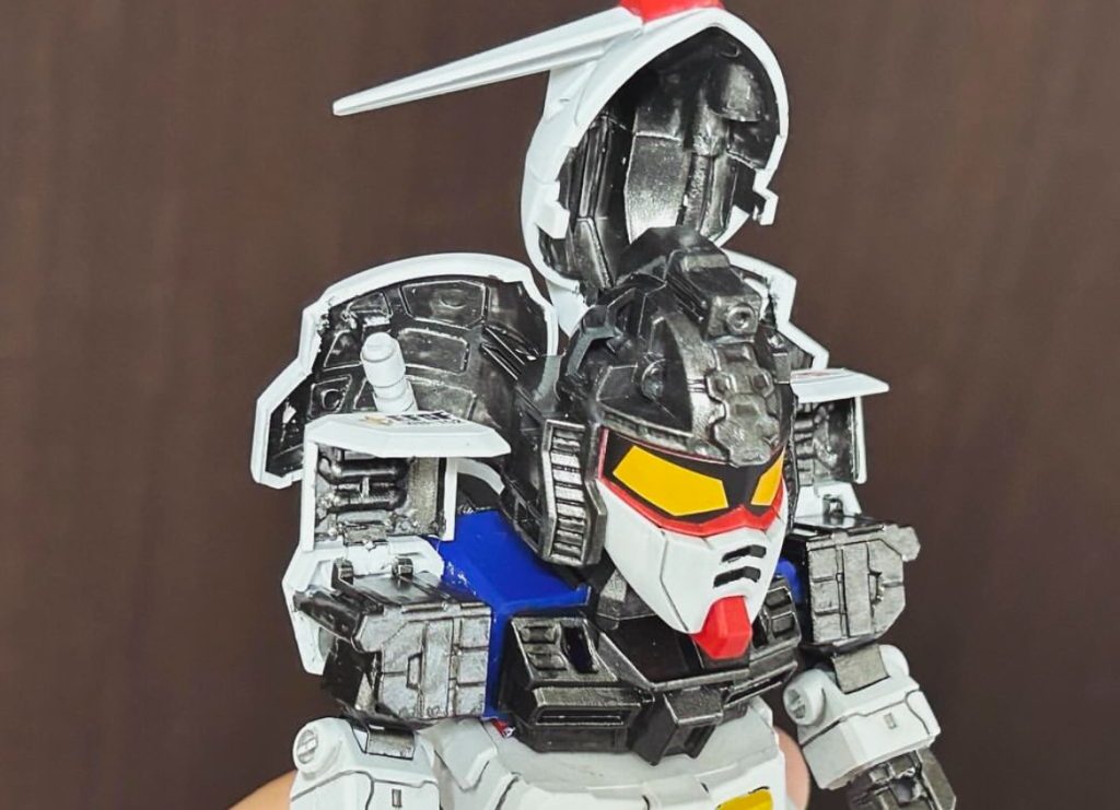 差し替えでハッチオープン状態内部はガンメタでベタ塗りです