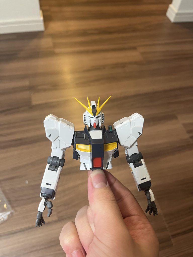 肩のエッジがバッキバキに出てて好きです全指可動は動かし方が悪いのかポロリすることが多かったです。固定ハンドパーツも欲しかった…