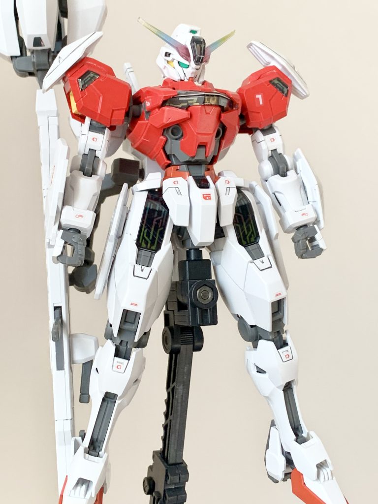 赤色以外の部分は成型色です。