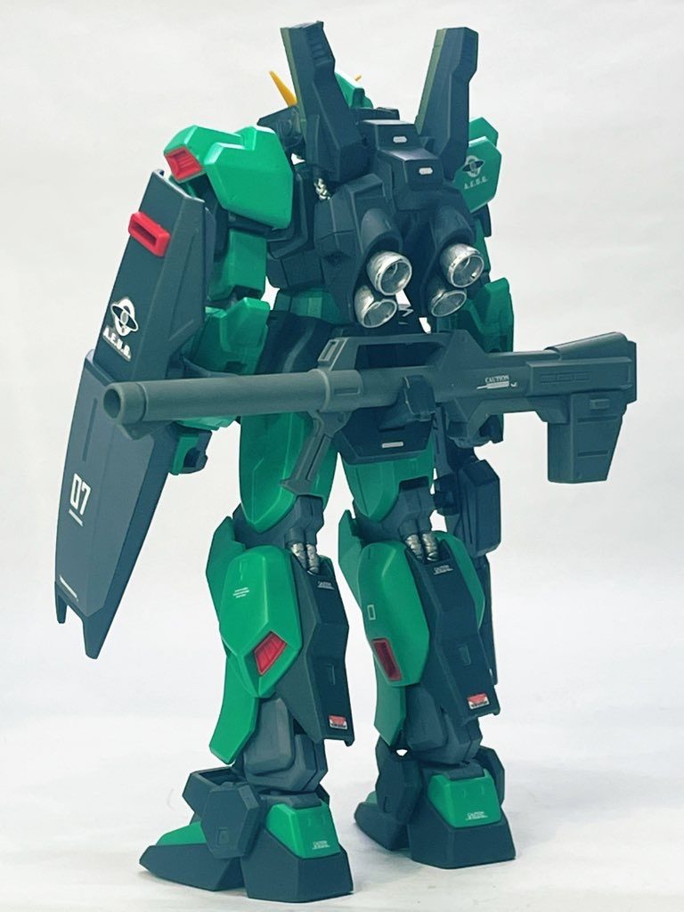 差し色はネモカラーに準じて赤にしました。もう少し明るめにした方がよかったかな。