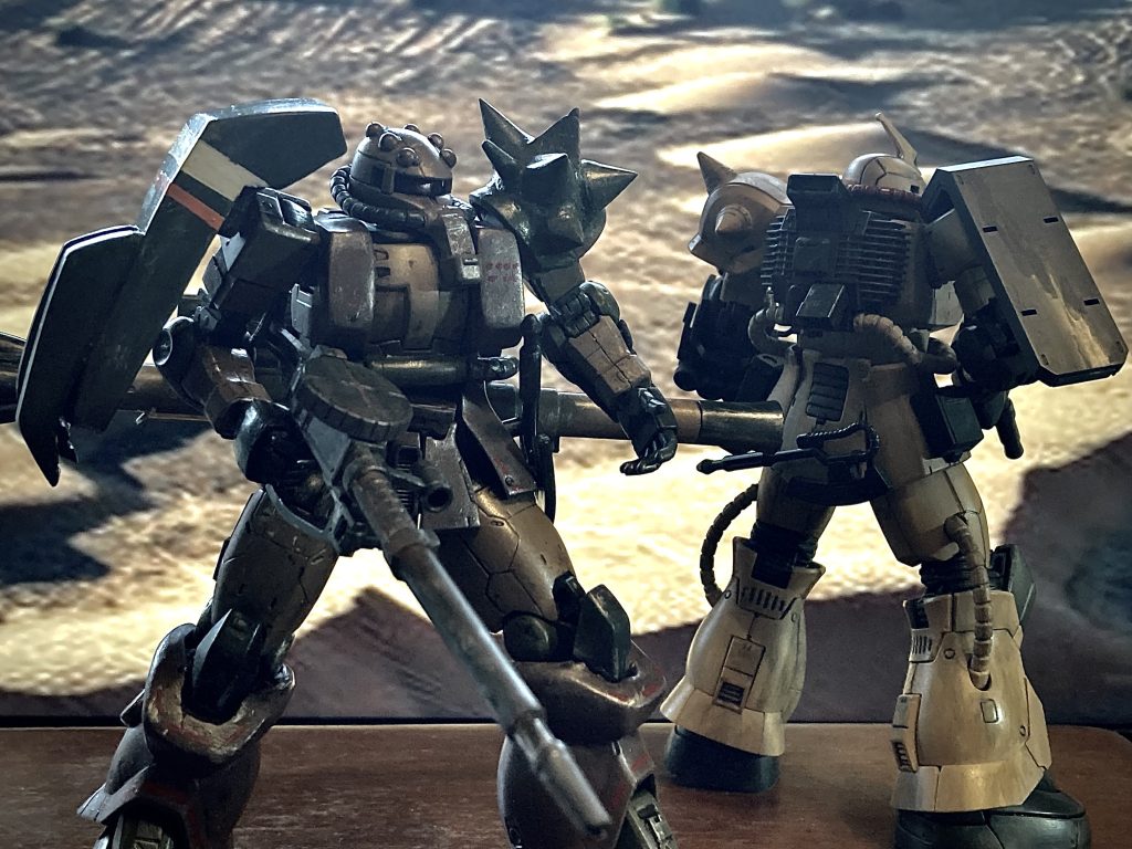 おともにザクデザートタイプを‥。主にポリパテで造作しています．スパイクショルダーは設定よりもトゲトゲにしました。左右のショルダーバランスもありますし、果物のドリアンぽいイメージにしてみました。