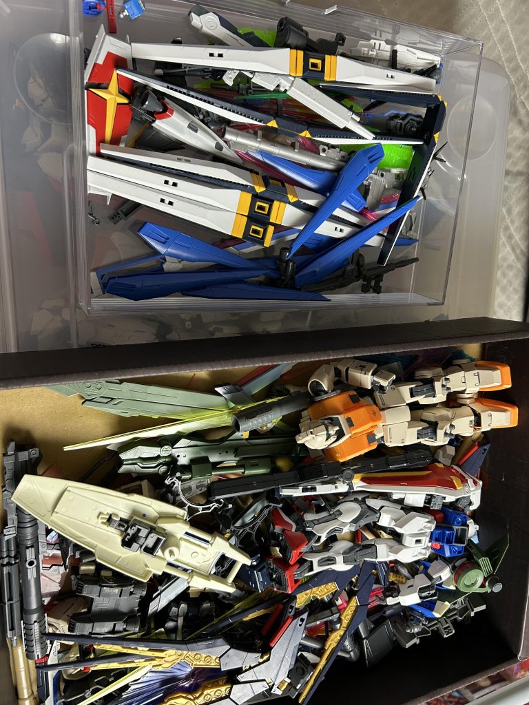 作品名：<p>小さい頃作ったガンプラがたくさん出てきた… 軒並みみんな角折れてるの笑う</p>