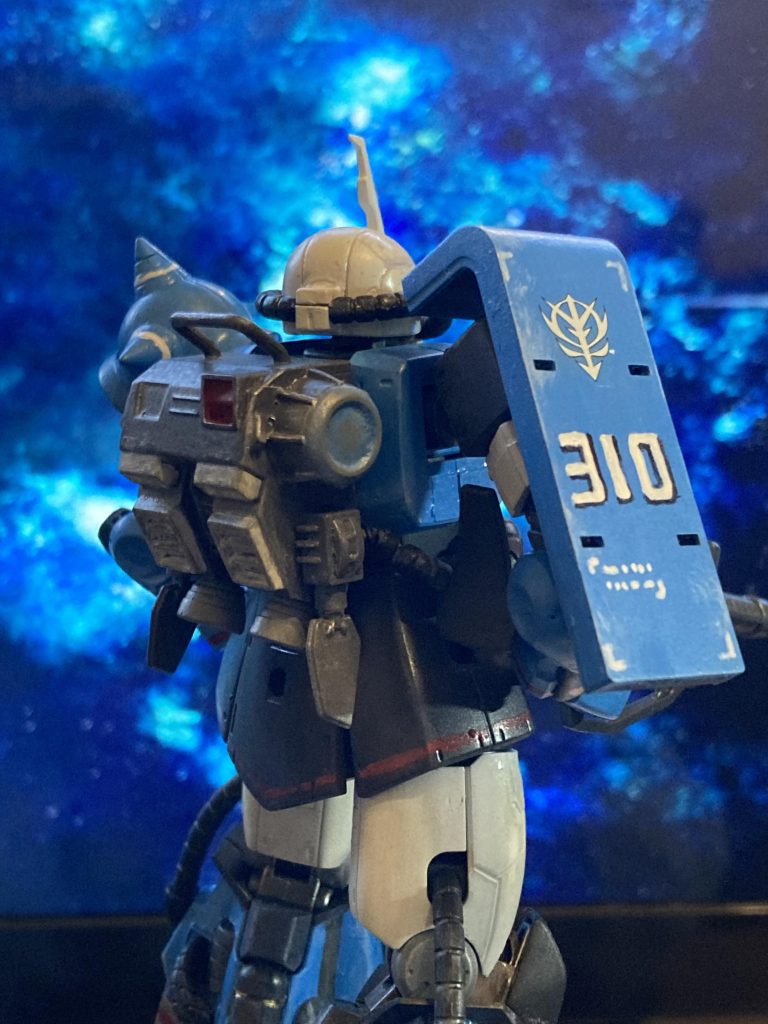 シールドのジオンマークはさすがにデカールを使わせてもらいました😓