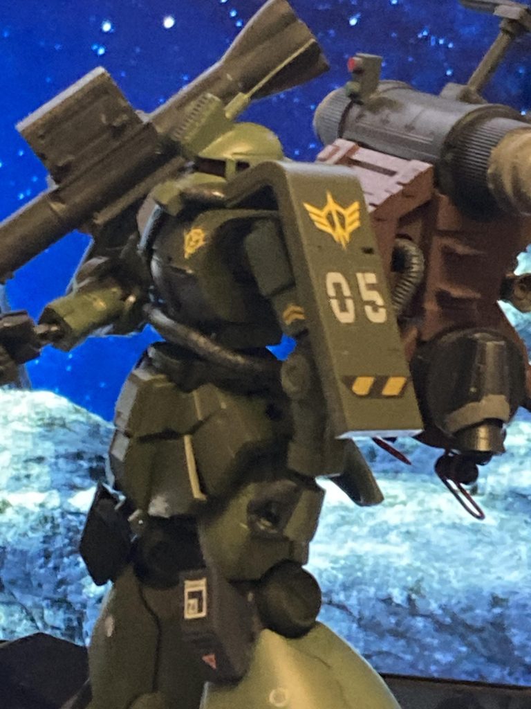 ダイソーで購入したデカールも試しに使っております.バックパックはサイコザクの物を改造です。