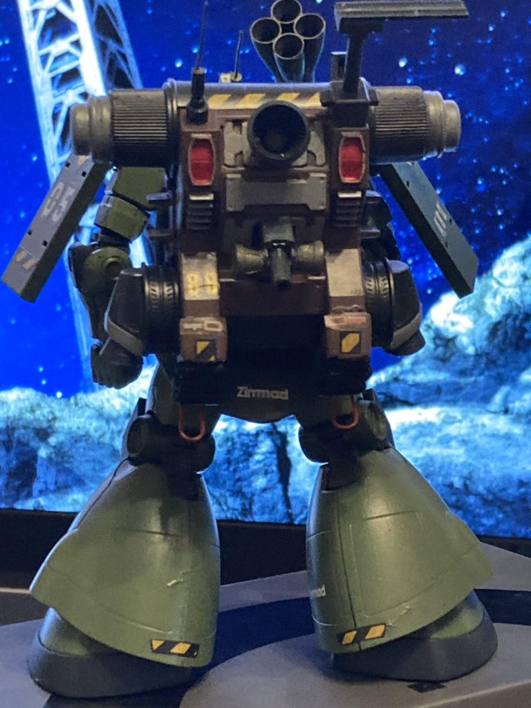 ジャンクパーツやなんだかんだくっつけて‥。少し見えにくいですが、機雷はホームセンターで電気関係の部品と、ダイソーデコシールの組み合わせで、らしくなりました。機雷を撒くガイドはクリップを赤く塗りました。