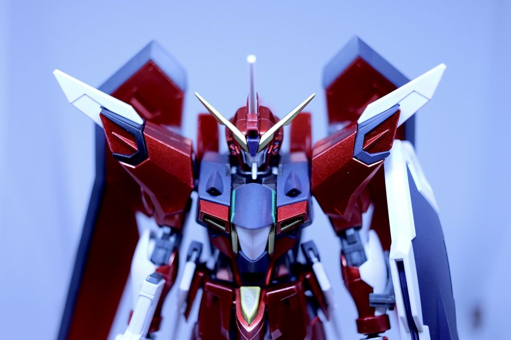 ロイヤルメタレッドは綺麗ですね！関節パーツなどはヘビーガンメタリックにしてあります。