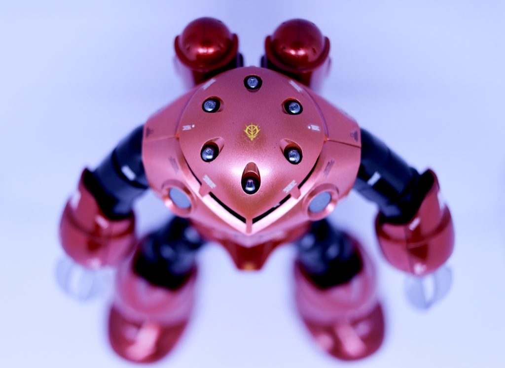 頭頂部ミサイルはヘビーガンメタリックで塗装してます。ジオンのロゴがかっこいい😎