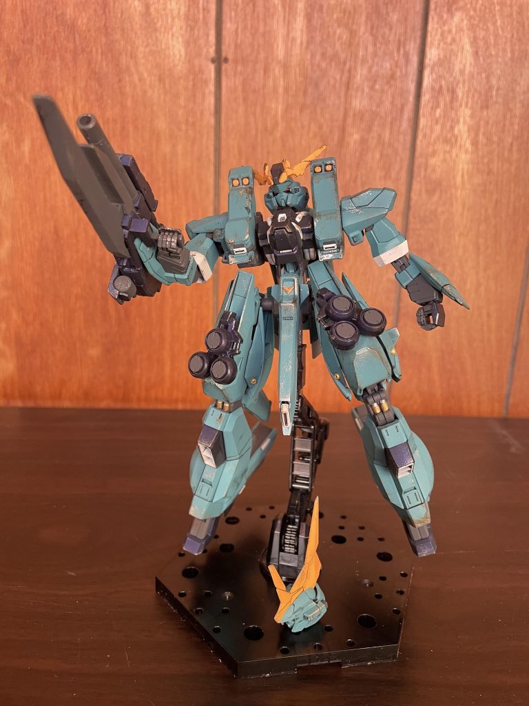 ビームライフルの爪部分の肉抜きは埋めてあります。見えにくいけど。