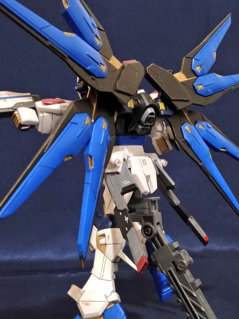 筆塗りで全塗装しましたが厚塗りになってしまいました、セイラマスオ先生を見習わないといけませんね