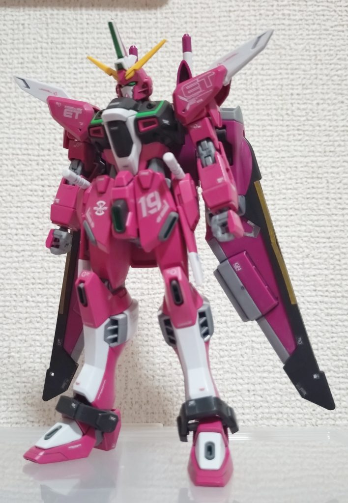 今回特に気になったのはビームライフルですかね一部付属のシールで誤魔化しましたが塗り分けしないとちょっと💦