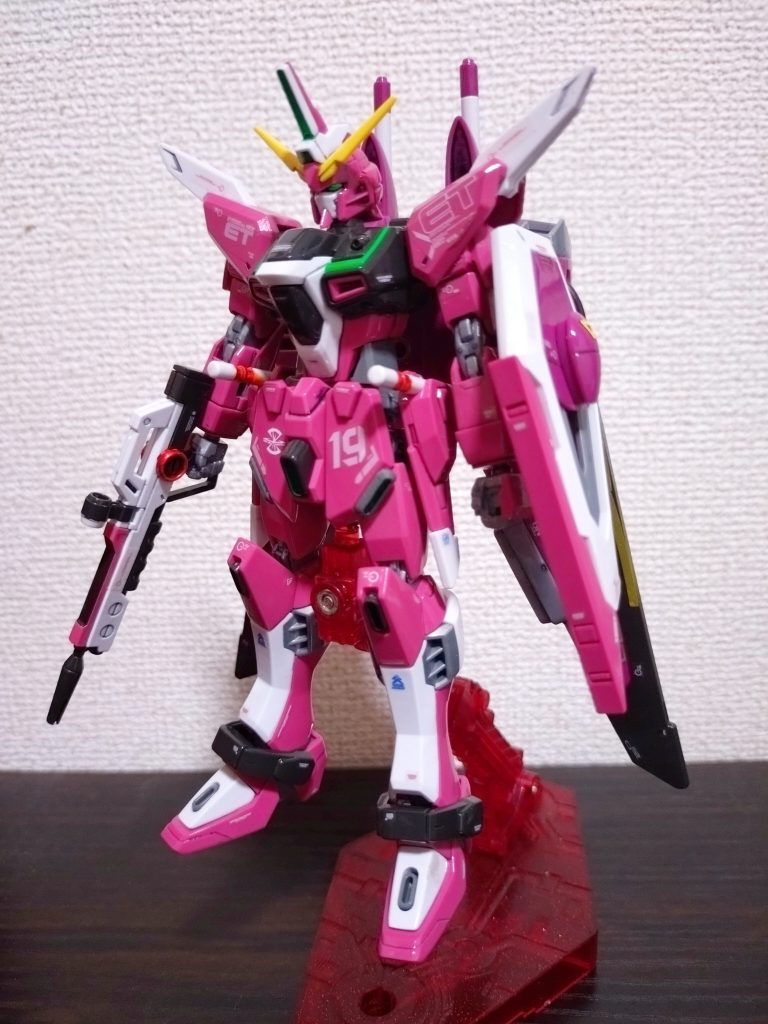 RGデスティニーとRGストフリと並べたかったので、普段はあまり購入しないHGに久しぶりに手を出しました