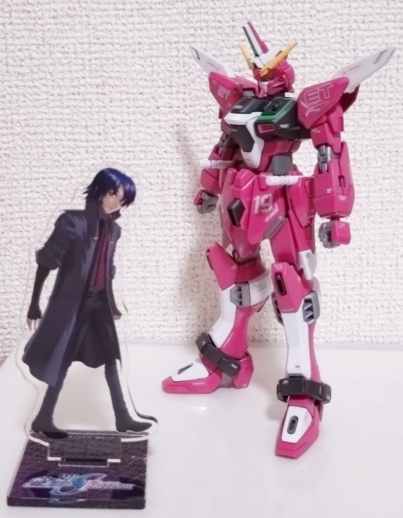 もしかしたらビームライフルは旧HGの流用なのでしょうかね