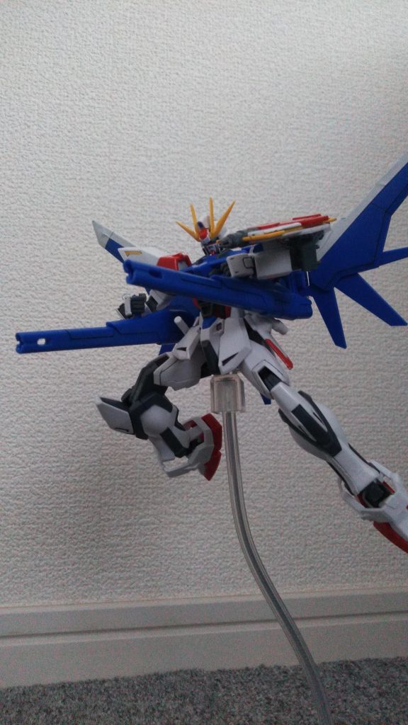 お腹ら辺にストフリみたいにビーム砲追加して結構良かったです(gandam1)