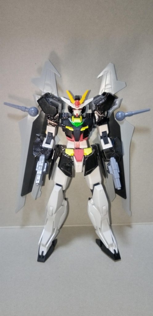 コアガンダム+ストライクノワール 例によって名前はまだない。背部のノワールストライカーは無改造。色はガンダムマーカー黒で塗ってます。角はジュピターブの角を染色してます ガンダムマーカー黄とガンダムマーカー赤2丁拳銃はグリップを一度切断して コアガンダムでも持てるグリップに交換してあります。