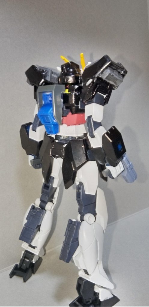 背部は前回おまけで作ったパーツを使用しているので差し込んだだけ。差し込むだけだからコアガンダム本来のバックパックも使用できます。