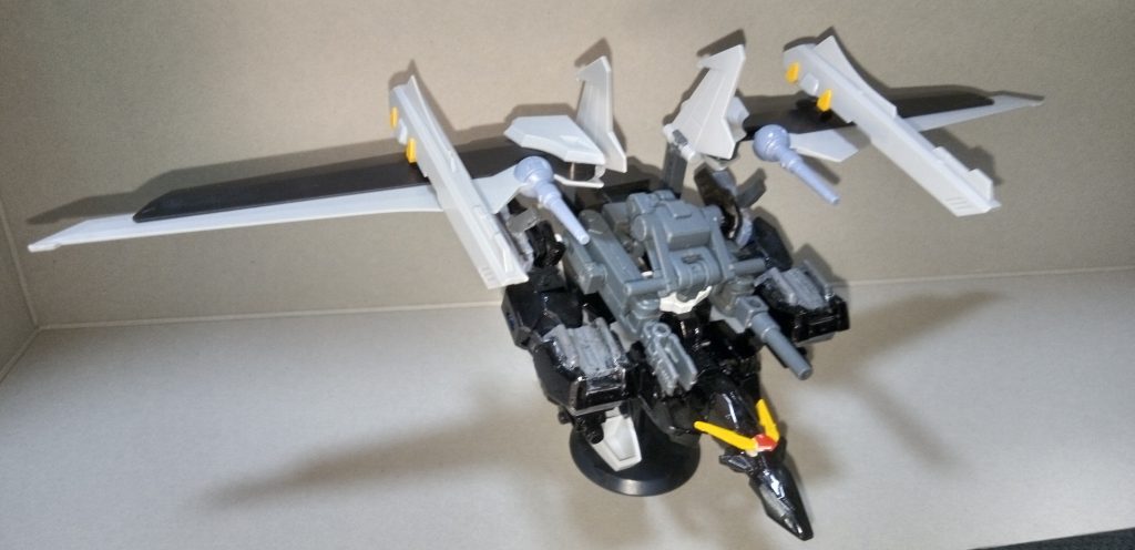 例によってアーマーはスタンドにマウント可能。