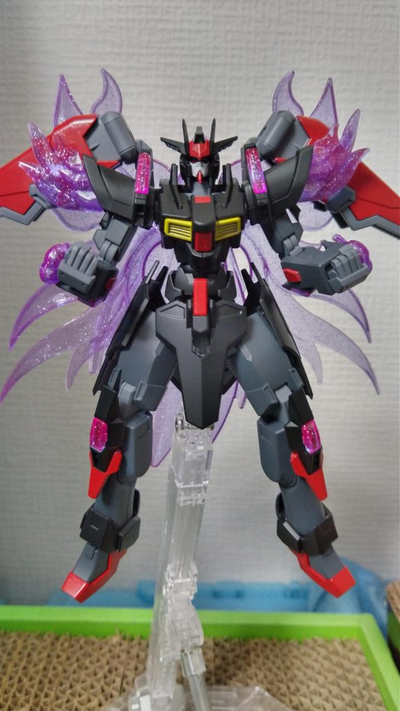 フルパワー時にクリアーパーツを使いたかった事もあり、弟弟子であるセカイ君の神バーニングガンダムが丁度良いパーツが付いているし関連性もあるので有り難く拝借して改造して移植。