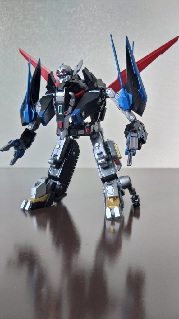 「トライ・コソドローン　スタンディングモード」トライ・コソドローンの近接格闘形態。人型に近づくことによって近接戦に特化している。