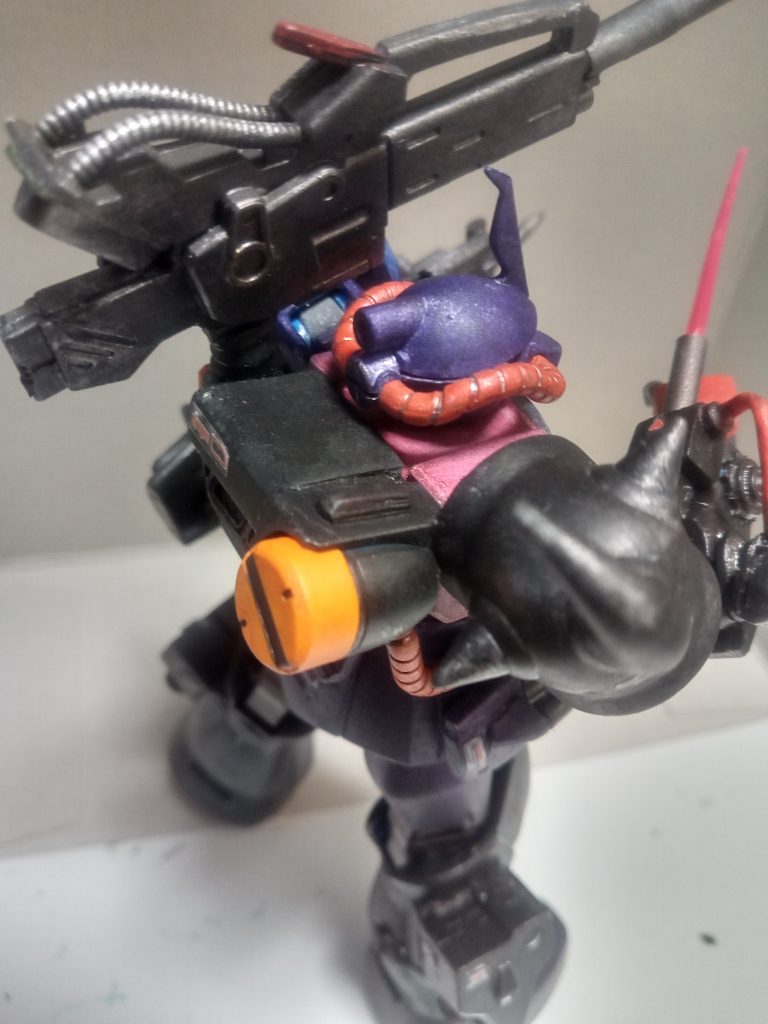 色々粗はありますが、自分なりにやりたいことを詰め込めんだ上で形に出来たので取り敢えず満足です。思えばHGUCをここまで弄ったのは初めてだったのでいい経験になりました。ただ中々に大変な思いもしたので次回はもう少しシンプルに組めるキットを作ろうと思います(笑)