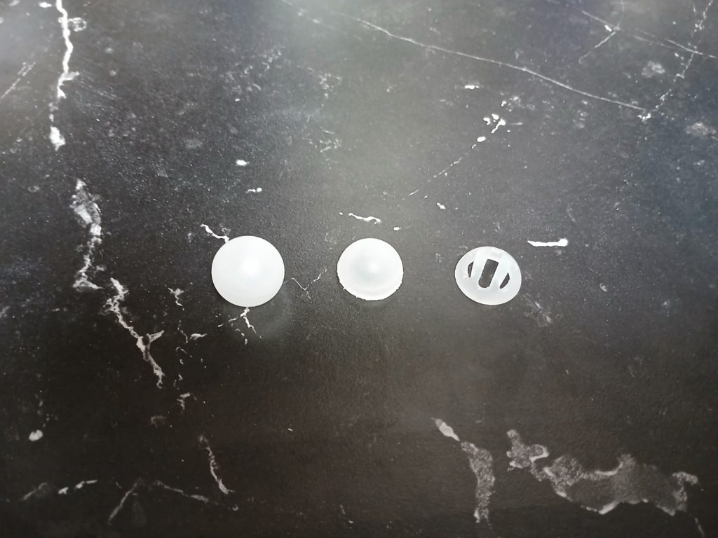 バックパックの中央飾り