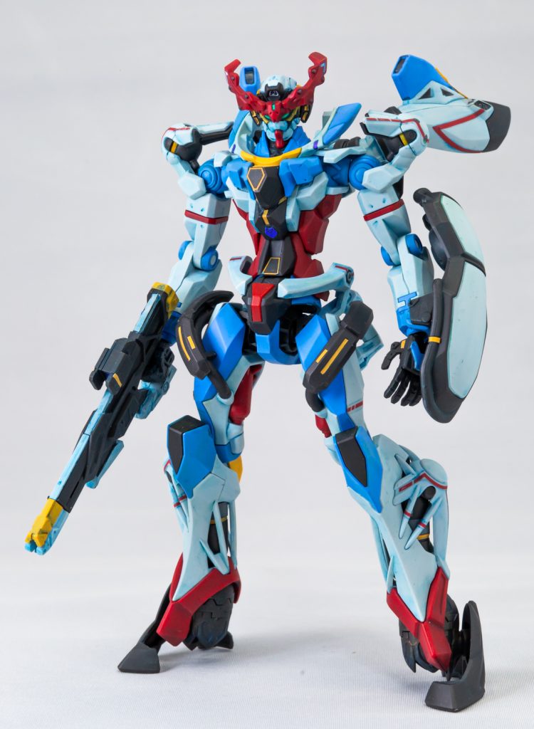 ガンダムのせいにしましたが「こんなん見たら今すぐイイ感じのジークアクスが欲しいー!」とたまらずに、ランナー塗装+部分塗分けのお手軽仕上げです。活躍シーンが夜&宇宙中心だったので、劇中のイメージで仕上げに青をフィルタリングして色合いをなじませています