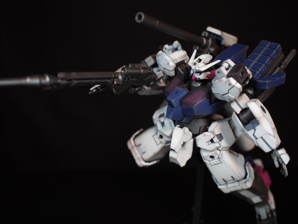 背中のキャノンはHGボールとジャンクパーツ。ミサイルはボールデンアームアームズ。30MMシエルノヴァの胸部を背負わせ、肩関節の凹の径を3ｍｍに広げて接続しました。